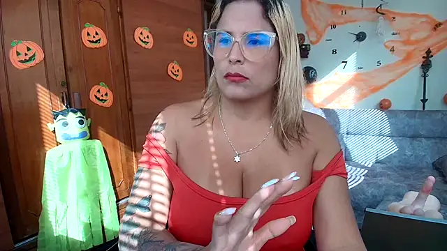 Snapshot of Majo_Soussa chatting on October 2025 12:48:02 PM Majo Soussa online show from October 2025 12:48:02 PM