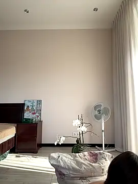 Hott Lolla online show from September 2025 06:45:02 AM