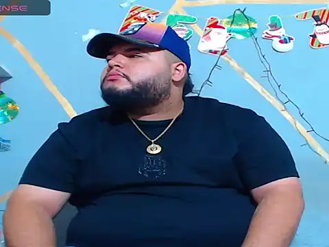 Snapshot of damian_chubby chatting on December 2025 07:07:02 PM damian chubby online show from December 2025 07:07:02 PM