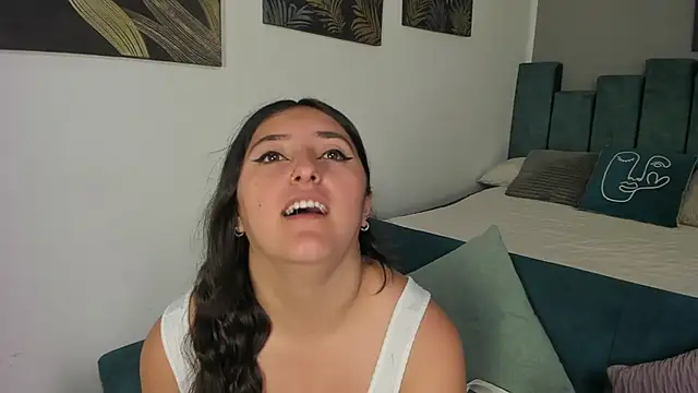 Kathia Morelli online show from October 2025 12:17:02 PM