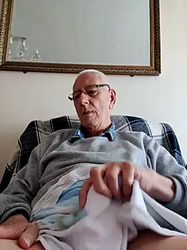 Snapshot of cutaboverest chatting on May 2026 08:21:01 AM cutaboverest online show from May 2026 08:21:01 AM