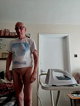 Snapshot of cutaboverest chatting on May 2026 03:06:01 PM cutaboverest online show from May 2026 03:06:01 PM