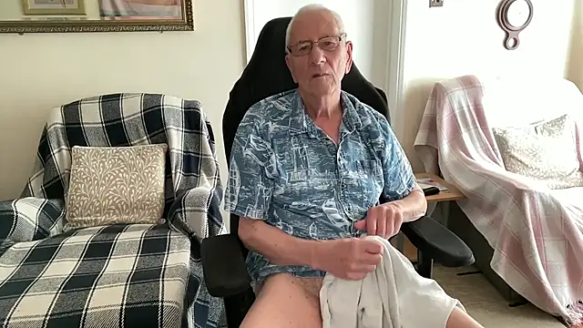 Snapshot of cutaboverest chatting on June 2026 03:17:01 PM cutaboverest online show from June 2026 03:17:01 PM