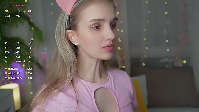 Snapshot of Fluffy-Angel chatting on December 2024 03:17:02 PM Fluffy-Angel online show from December 2024 03:17:02 PM