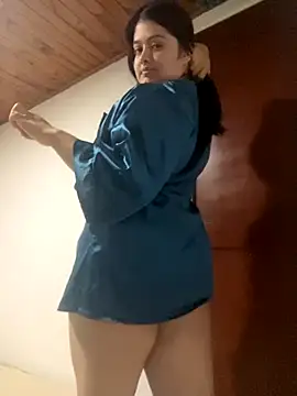 Stephania 18 online show from September 2025 10:12:01 PM