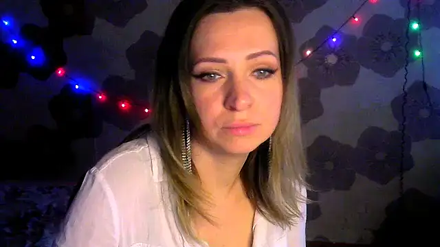 Snapshot of Queen_Daenerys chatting on October 2025 09:39:02 AM Queen Daenerys online show from October 2025 09:39:02 AM