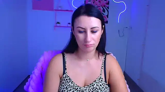 Loren Moa online show from November 2025 12:50:02 PM