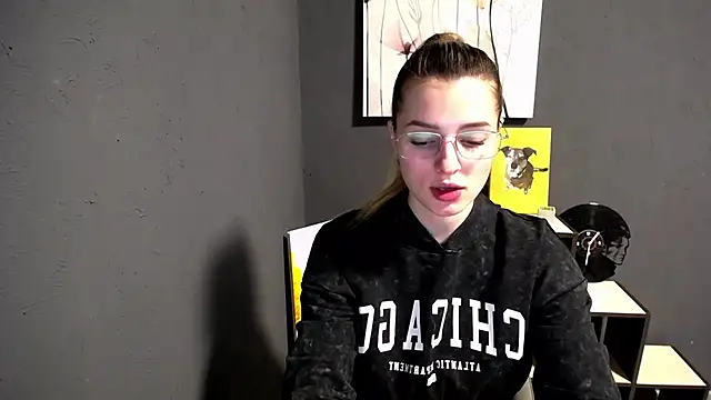 Snapshot of lady_olivia_ chatting on February 2026 01:22:01 PM lady olivia online show from February 2026 01:22:01 PM