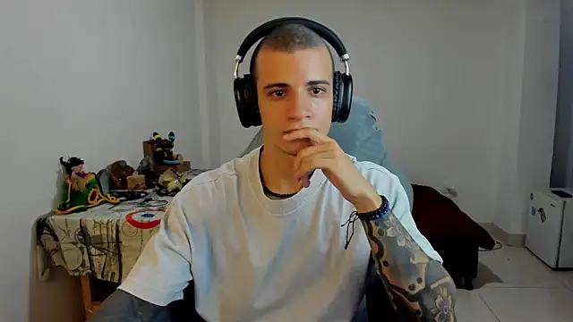 Snapshot of Balo_lovers chatting on March 2025 06:19:02 PM Balo lovers online show from March 2025 06:19:02 PM