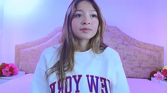 Snapshot of Victoria_Adams14 chatting on February 2025 02:04:01 PM Victoria Adams14 online show from February 2025 02:04:01 PM