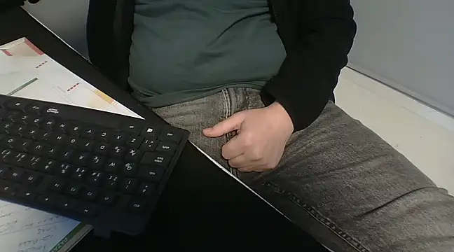 Snapshot of Koraymoray15 chatting on February 2025 02:42:02 PM Koraymoray15 online show from February 2025 02:42:02 PM