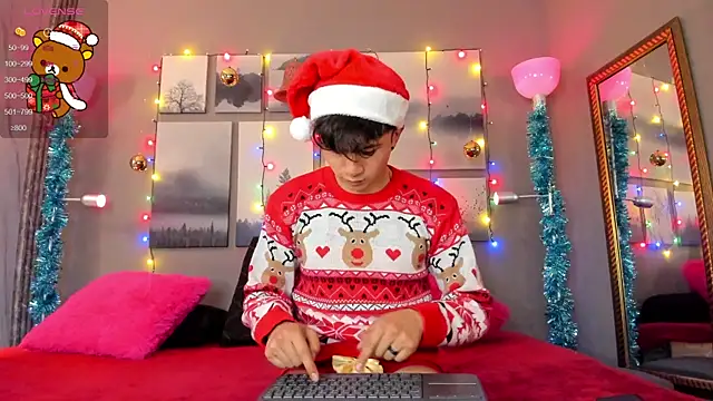 Snapshot of noah_and_rose chatting on December 2024 12:00:02 AM noah and rose online show from December 2024 12:00:02 AM