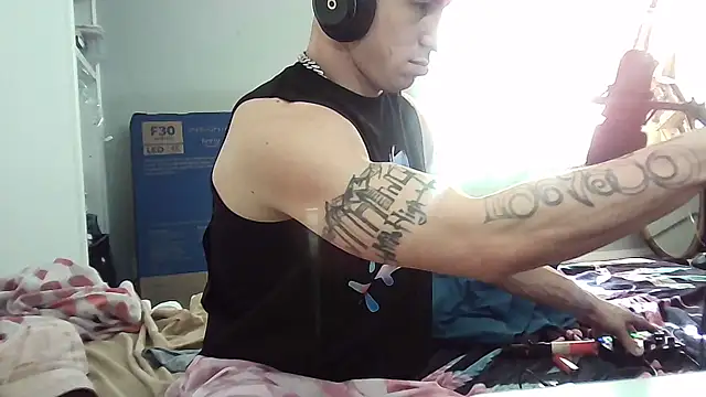 Snapshot of --D-a-D-D-y- chatting on March 2025 10:37:02 PM --D-a-D-D-y- online show from March 2025 10:37:02 PM