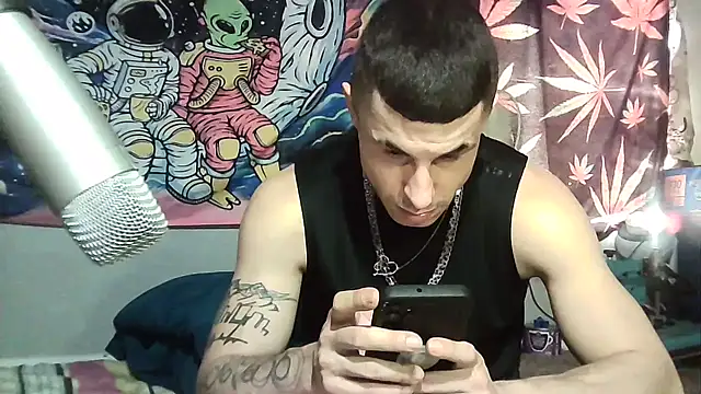 Snapshot of --D-a-D-D-y- chatting on October 2025 09:37:01 PM --D-a-D-D-y- online show from October 2025 09:37:01 PM