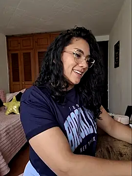 Thaliacooper  online show from September 2025 06:41:02 PM