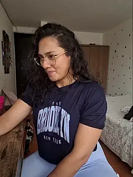 Thaliacooper  online show from October 2025 06:39:02 PM