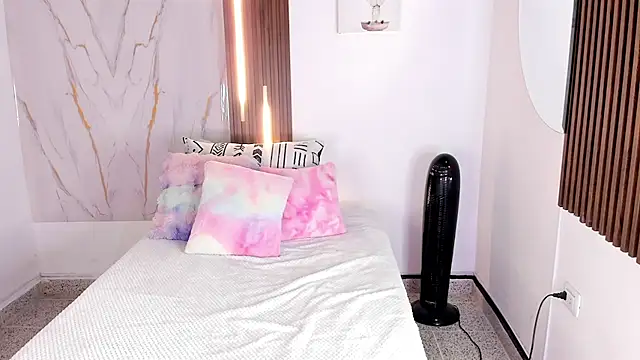 mia six66 online show from December 2025 12:11:02 PM