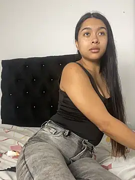 SweetLatiin  online show from January 2026 07:40:01 PM