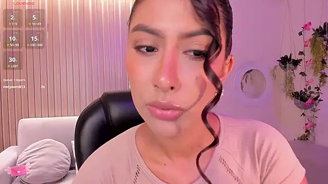 Snapshot of ArianaDumont chatting on October 2025 11:42:01 AM ArianaDumont online show from October 2025 11:42:01 AM
