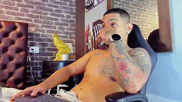 Damian09  online show from November 2025 05:24:01 PM