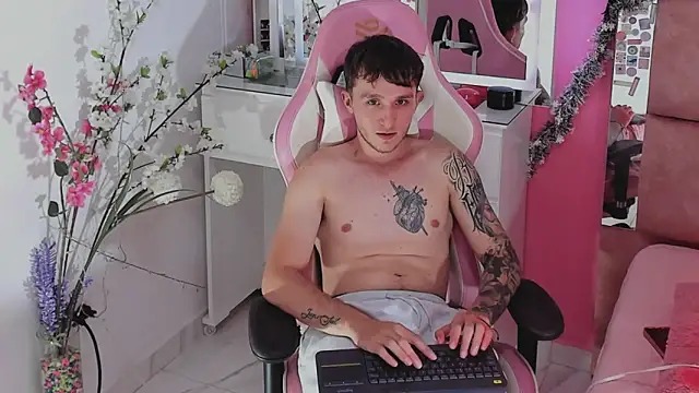 Dylanwhite23  online show from December 2025 03:12:03 AM