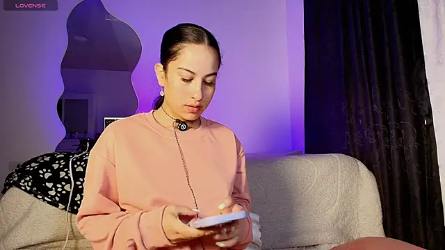 Snapshot of Madeline_Dreams chatting on September 2025 09:19:02 AM Madeline Dreams online show from September 2025 09:19:02 AM