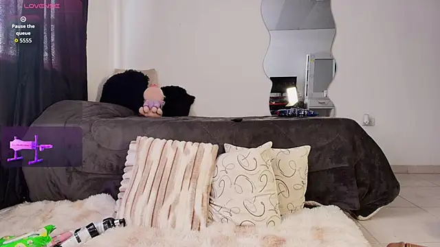 Snapshot of Madeline_Dreams chatting on October 2025 01:12:02 PM Madeline Dreams online show from October 2025 01:12:02 PM