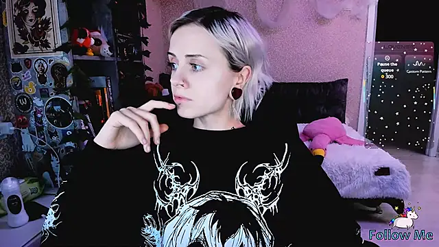 NaniMoore online show from November 2025 08:08:02 PM