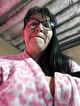 clarita 01 online show from October 2025 11:00:01 AM