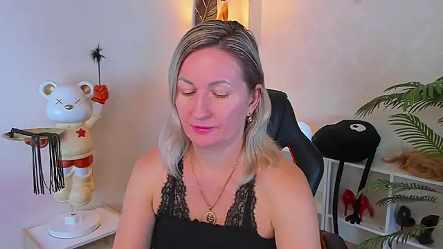 AriFleow online show from October 2025 11:33:01 AM