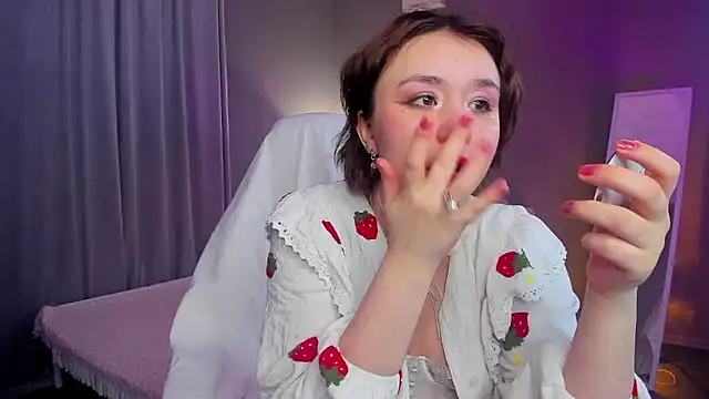 lilly Cherry  online show from December 2024 04:38:02 PM