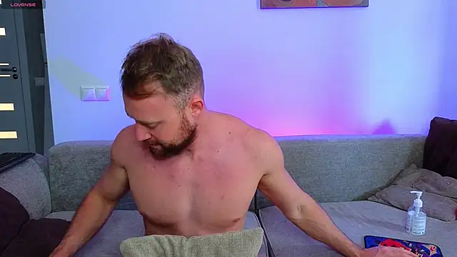 MaxMia online show from December 2024 08:28:01 AM