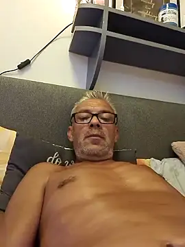 Picolo4111 online show from September 2025 04:01:01 AM