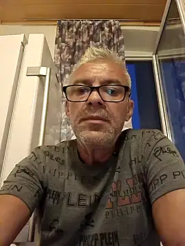 Picolo4111 online show from September 2025 05:46:02 PM