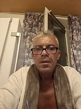 Picolo4111 online show from September 2025 03:05:01 AM