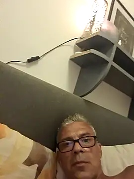 Picolo4111 online show from September 2025 05:56:02 PM