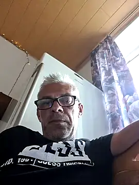 Picolo4111 online show from September 2025 04:20:02 PM