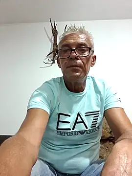 Picolo4111 online show from September 2025 06:30:02 PM
