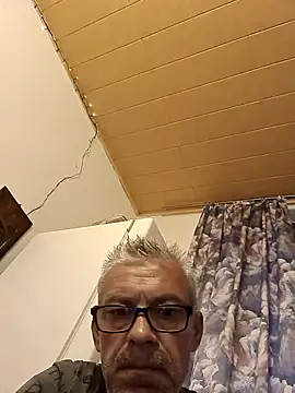 Picolo4111 online show from September 2025 04:38:02 AM