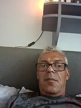 Picolo4111 online show from September 2025 06:12:02 PM