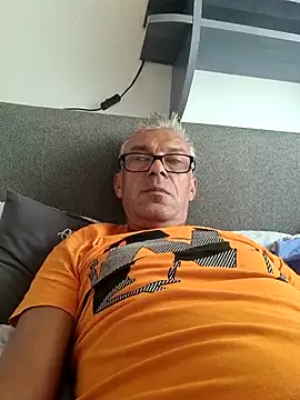 Picolo4111 online show from September 2025 06:18:02 AM