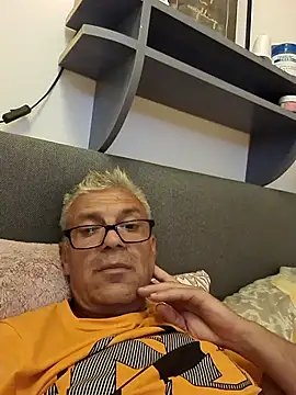 Picolo4111 online show from September 2025 06:24:01 PM