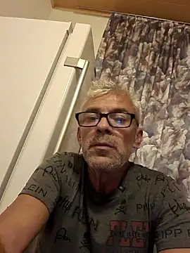Picolo4111 online show from October 2025 06:14:02 PM