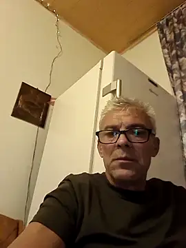 Picolo4111 online show from October 2025 05:32:02 PM