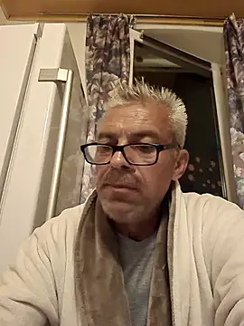Picolo4111 online show from October 2025 05:44:01 PM