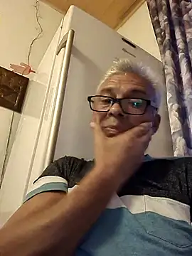 Picolo4111 online show from October 2025 04:37:01 PM
