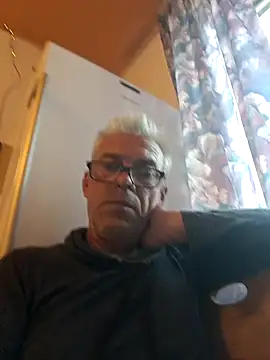 Picolo4111 online show from October 2025 01:21:01 PM