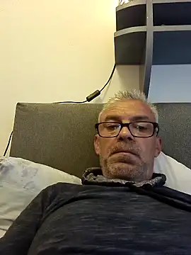Picolo4111 online show from October 2025 03:32:01 PM