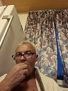 Picolo4111 online show from October 2025 04:39:01 PM