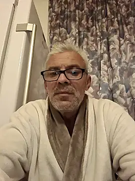 Picolo4111 online show from October 2025 06:30:01 PM
